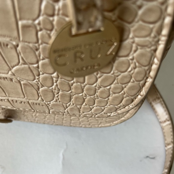 Penelope and Monica Cruz Carpisa Crossbody Bag - Picture 7 of 7